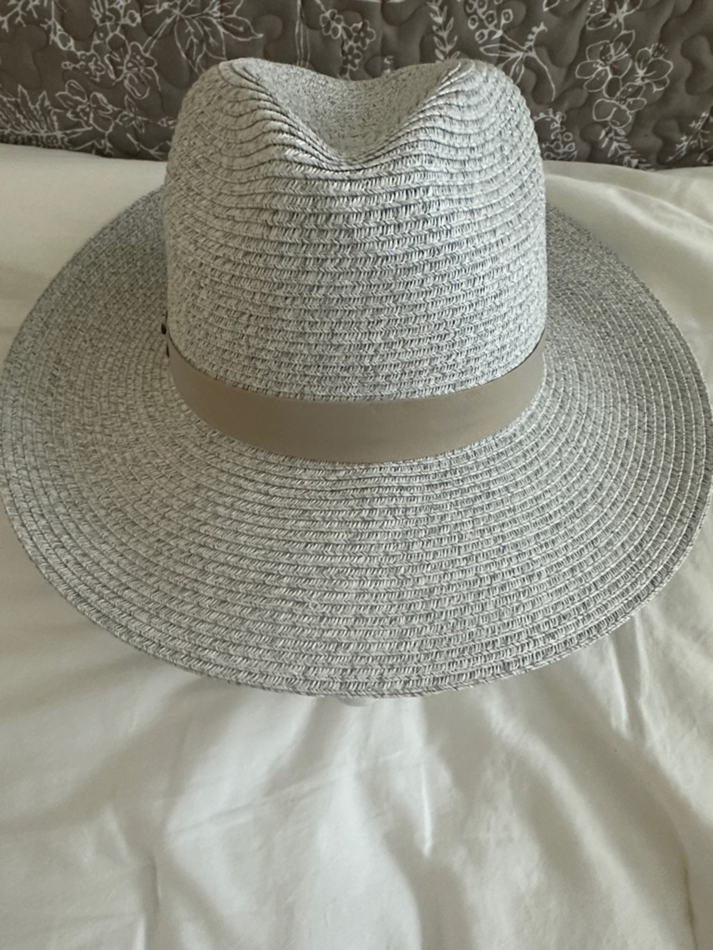 Nordstrom Light Gray Straw Fedora with Taupe Band